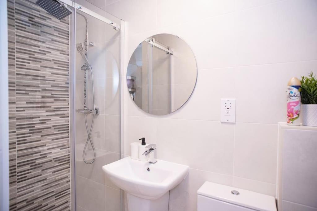 Walnut Luxurious 2-Bedroom With Ensuite - Parking, Netflix, Wifi - Close To Oxford, Bicester & Blenheim Palace Кідлінґтон Екстер'єр фото